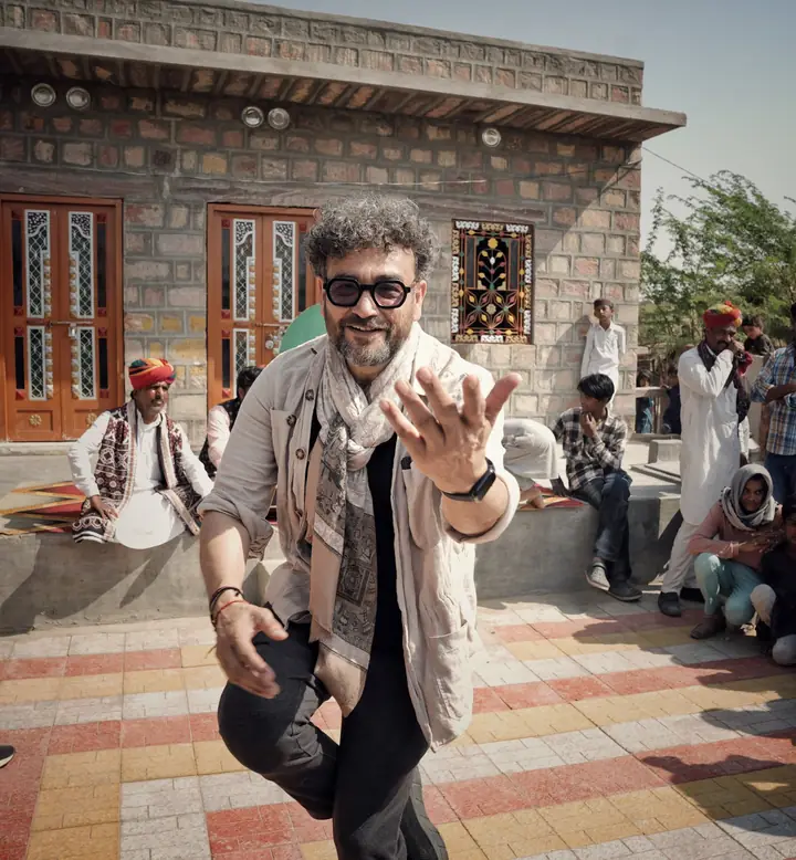 A guest dancing in front of the musicians