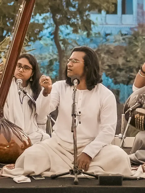 Niloy Ahsan singing at the rooftop concert